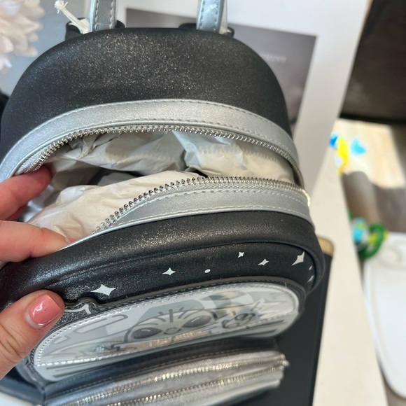 Grogu & Mandalorian Glow in the Dark Loungefly - Picture 4 of 14